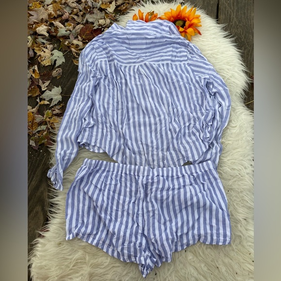 🌺 Rails matching long sleeve top and shorts pajama set🌺 - Picture 3 of 7